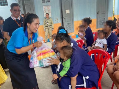 Delegation of the General Secretariat of CNCC Visiting children children living with mothers in Correctional Center 2
